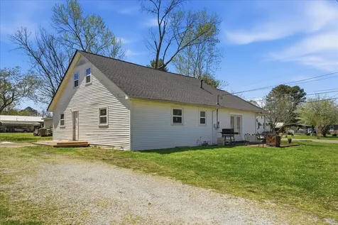 908 Smith Avenue Lawrenceburg TN 38464