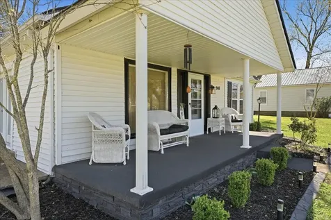908 Smith Avenue Lawrenceburg TN 38464