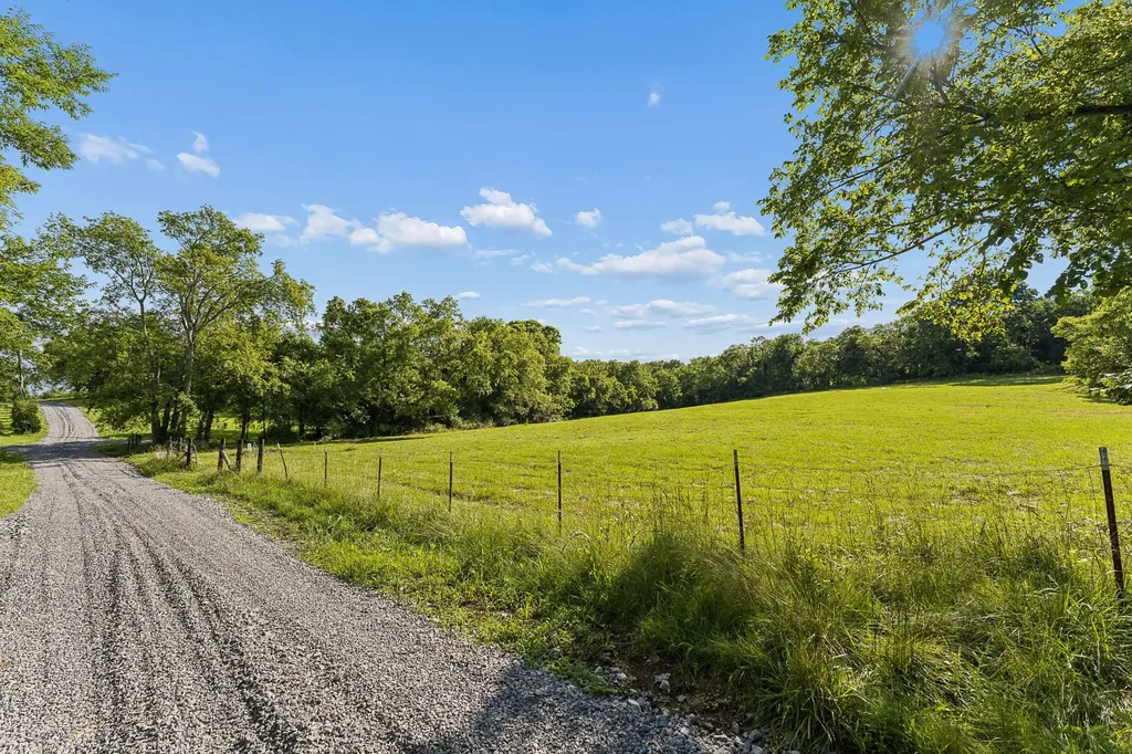 389 Atlas Pvt Lane Hendersonville TN 37075