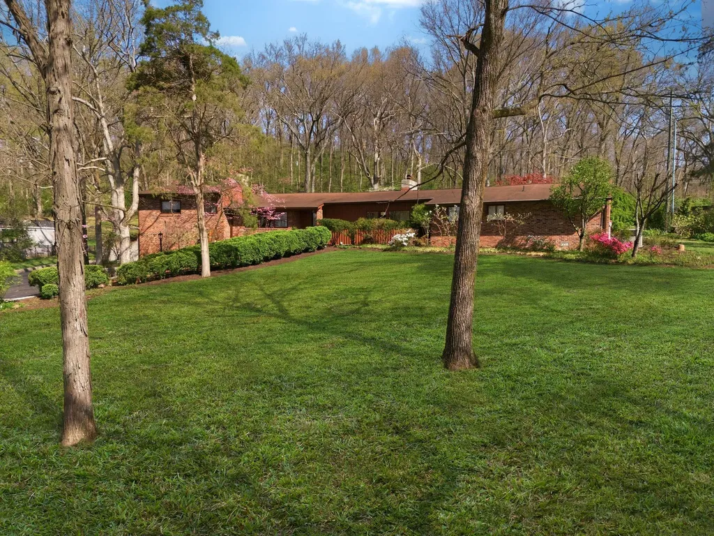 6002 Hickory Valley Road Nashville TN 37205
