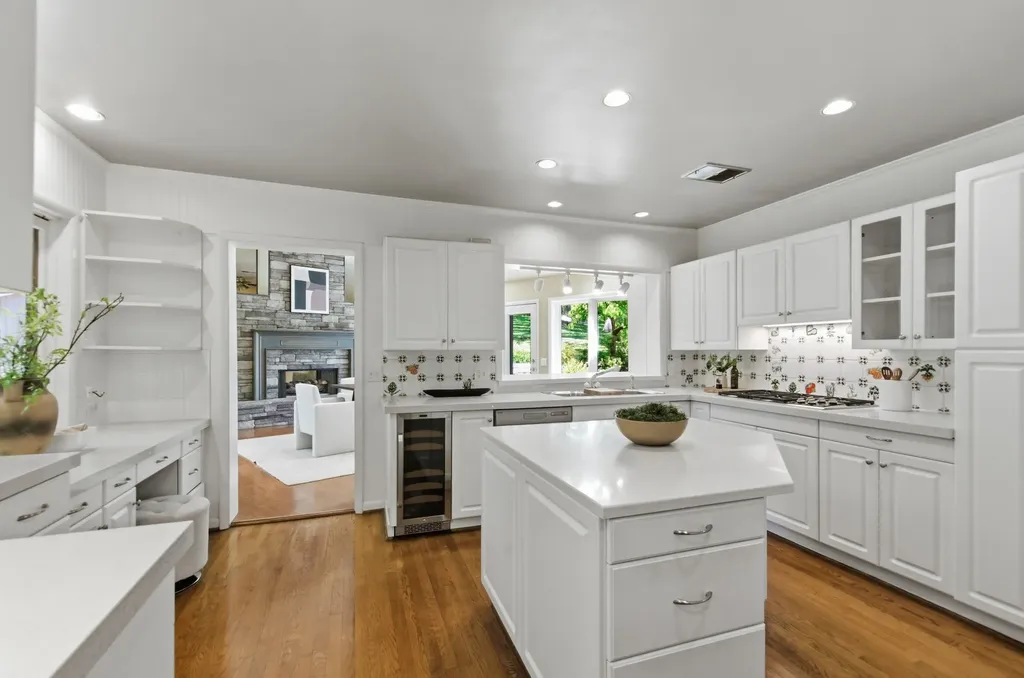 6002 Hickory Valley Road Nashville TN 37205