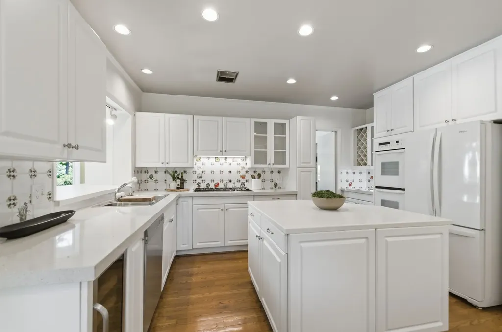 6002 Hickory Valley Road Nashville TN 37205