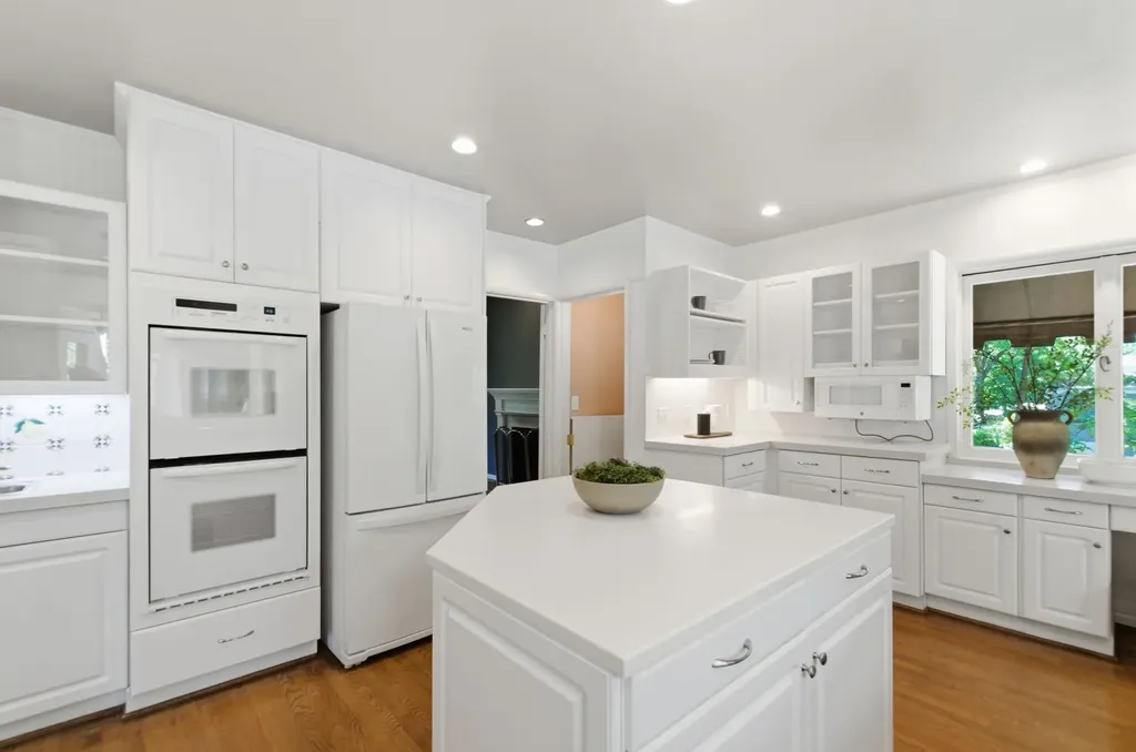 6002 Hickory Valley Road Nashville TN 37205