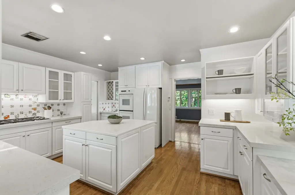 6002 Hickory Valley Road Nashville TN 37205