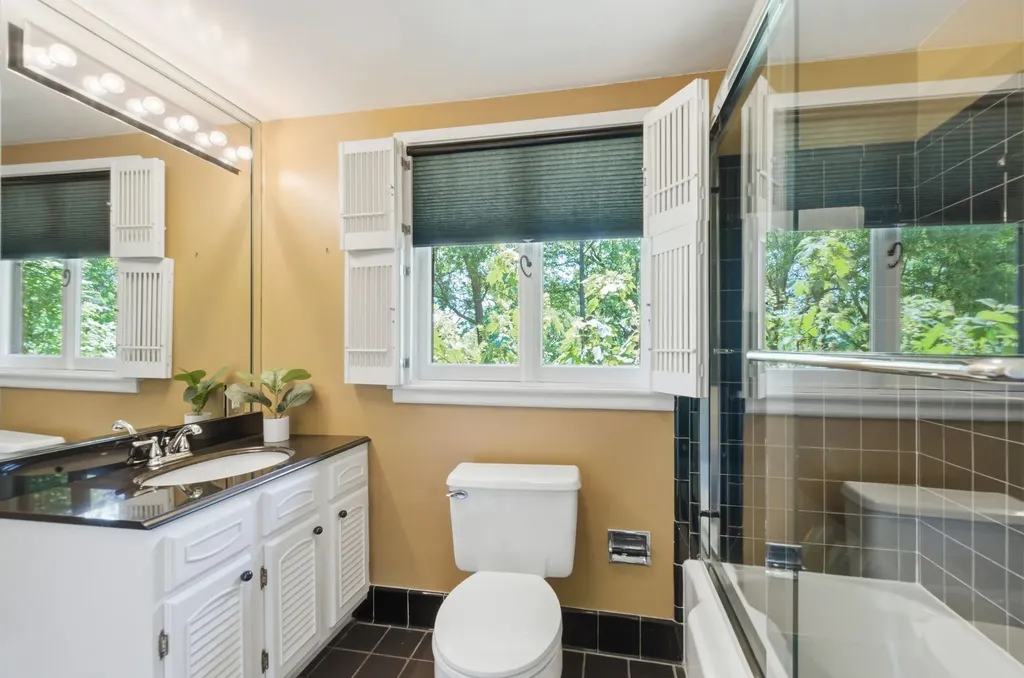 6002 Hickory Valley Road Nashville TN 37205