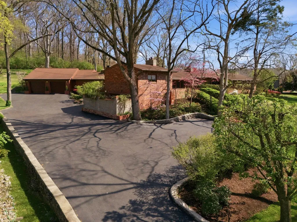 6002 Hickory Valley Road Nashville TN 37205