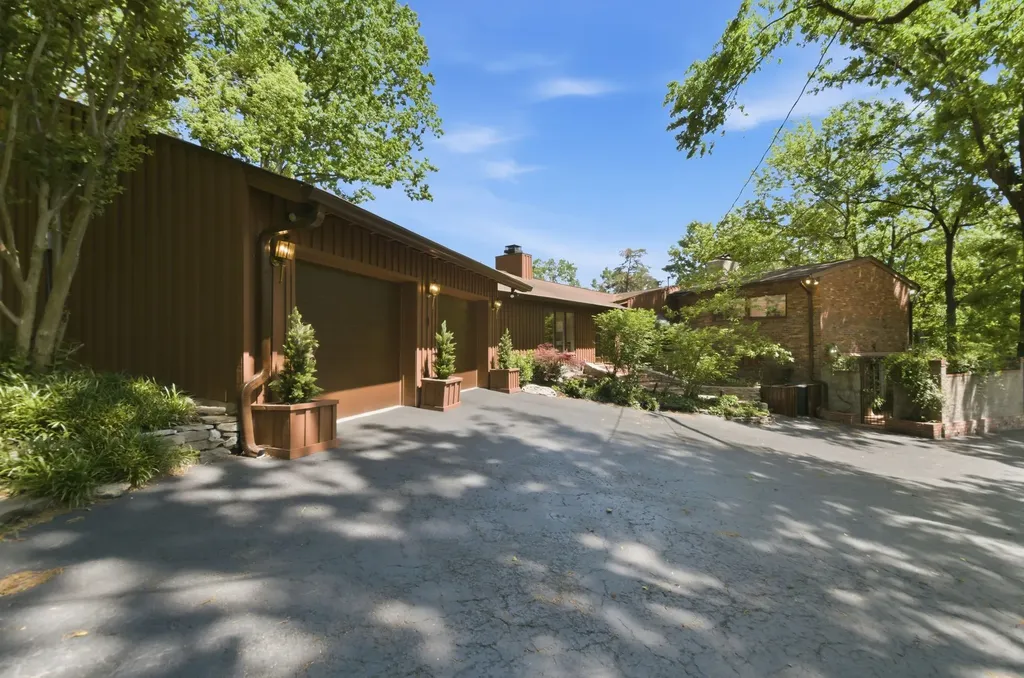 6002 Hickory Valley Road Nashville TN 37205