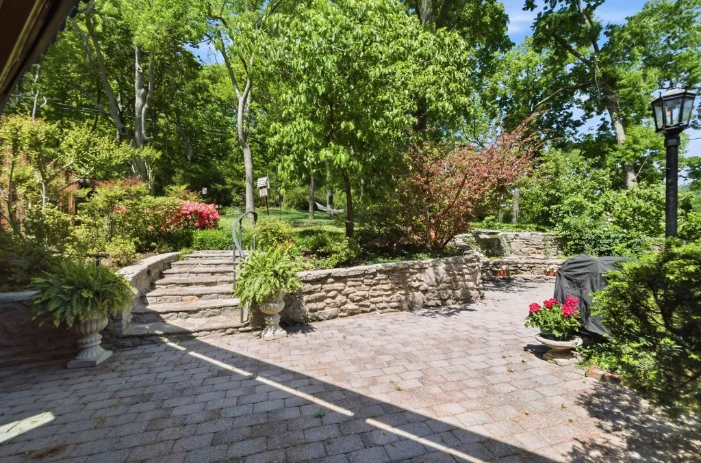 6002 Hickory Valley Road Nashville TN 37205