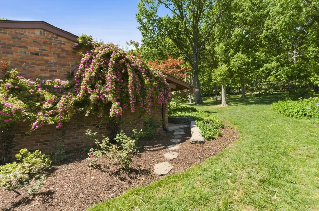 6002 Hickory Valley Road Nashville TN 37205