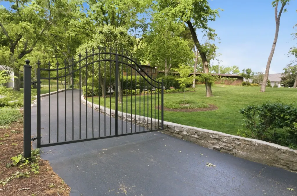 6002 Hickory Valley Road Nashville TN 37205