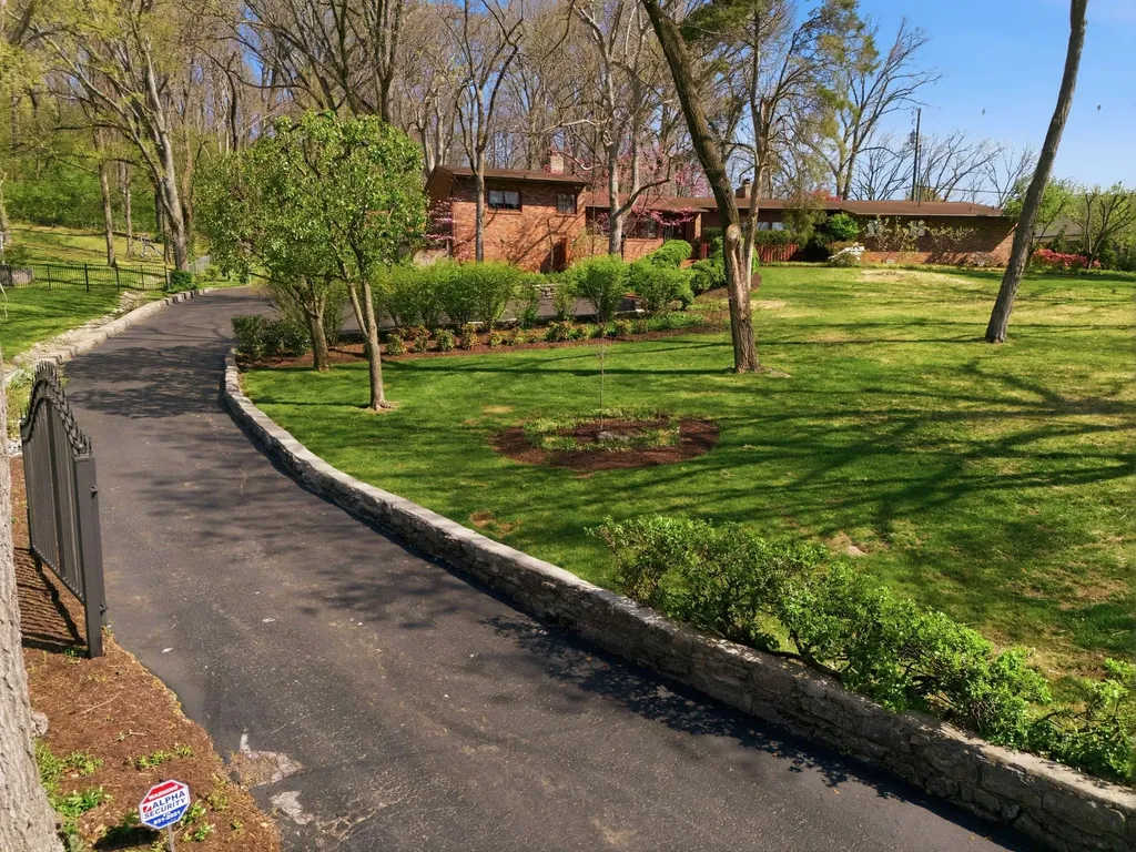 6002 Hickory Valley Road Nashville TN 37205