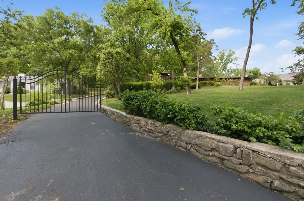 6002 Hickory Valley Road Nashville TN 37205