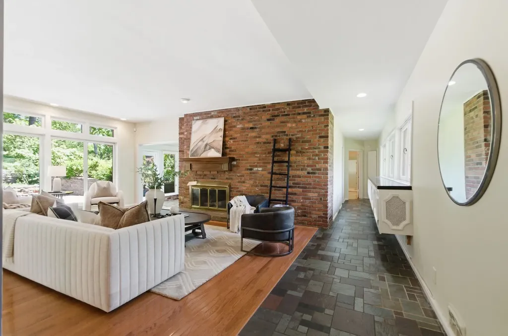 6002 Hickory Valley Road Nashville TN 37205