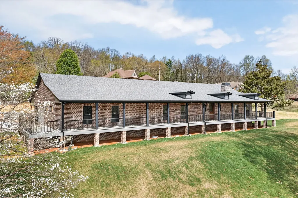 124 Virginia Avenue Livingston TN 38570