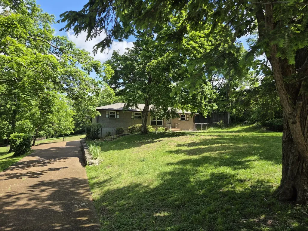608 Burgundy Drive Madison TN 37115