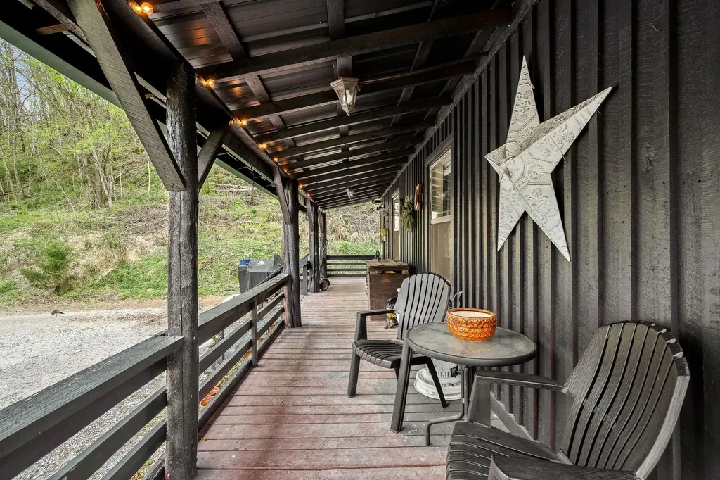 1 Julie Lane Pleasant Shade TN 37145