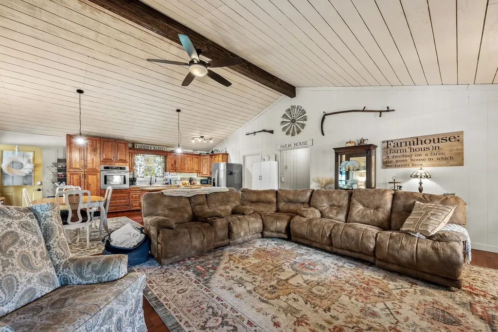 1 Julie Lane Pleasant Shade TN 37145