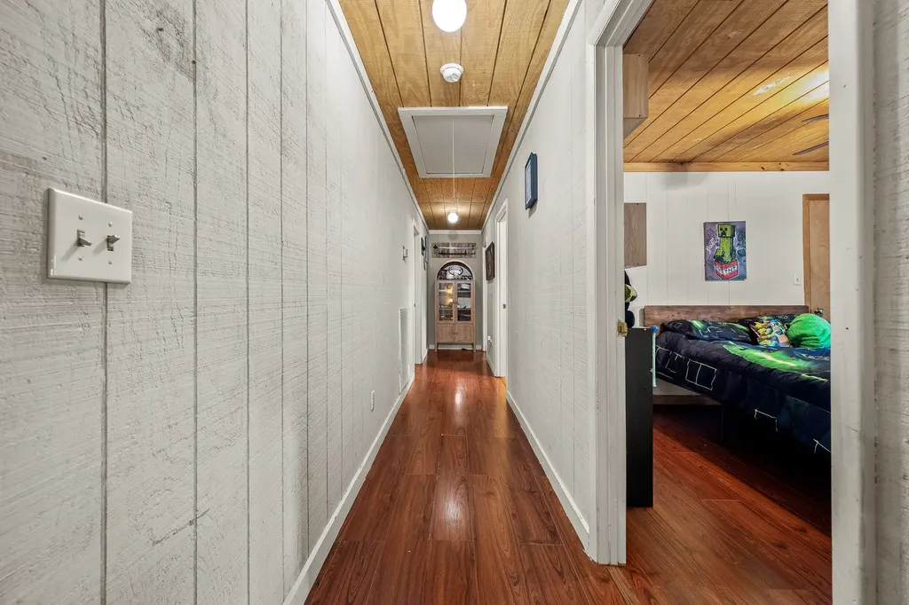 1 Julie Lane Pleasant Shade TN 37145