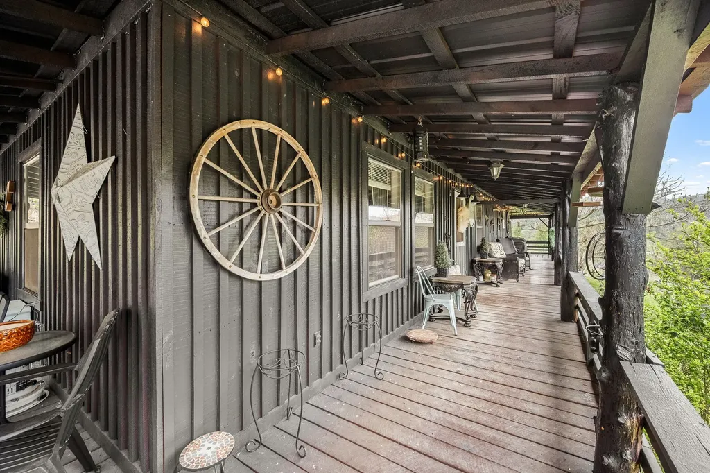 1 Julie Lane Pleasant Shade TN 37145