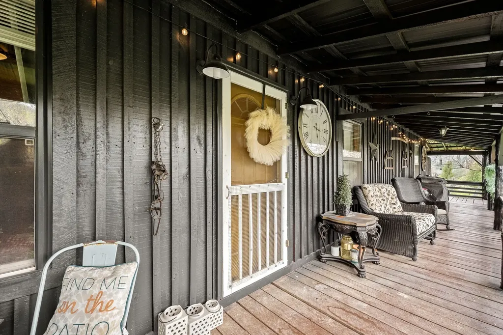 1 Julie Lane Pleasant Shade TN 37145