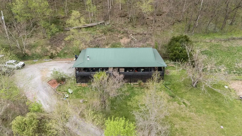 1 Julie Lane Pleasant Shade TN 37145
