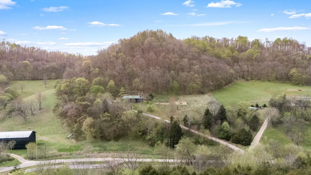 1 Julie Lane Pleasant Shade TN 37145