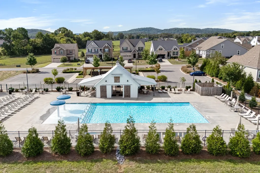 6449 Desmond Avenue Murfreesboro TN 37128