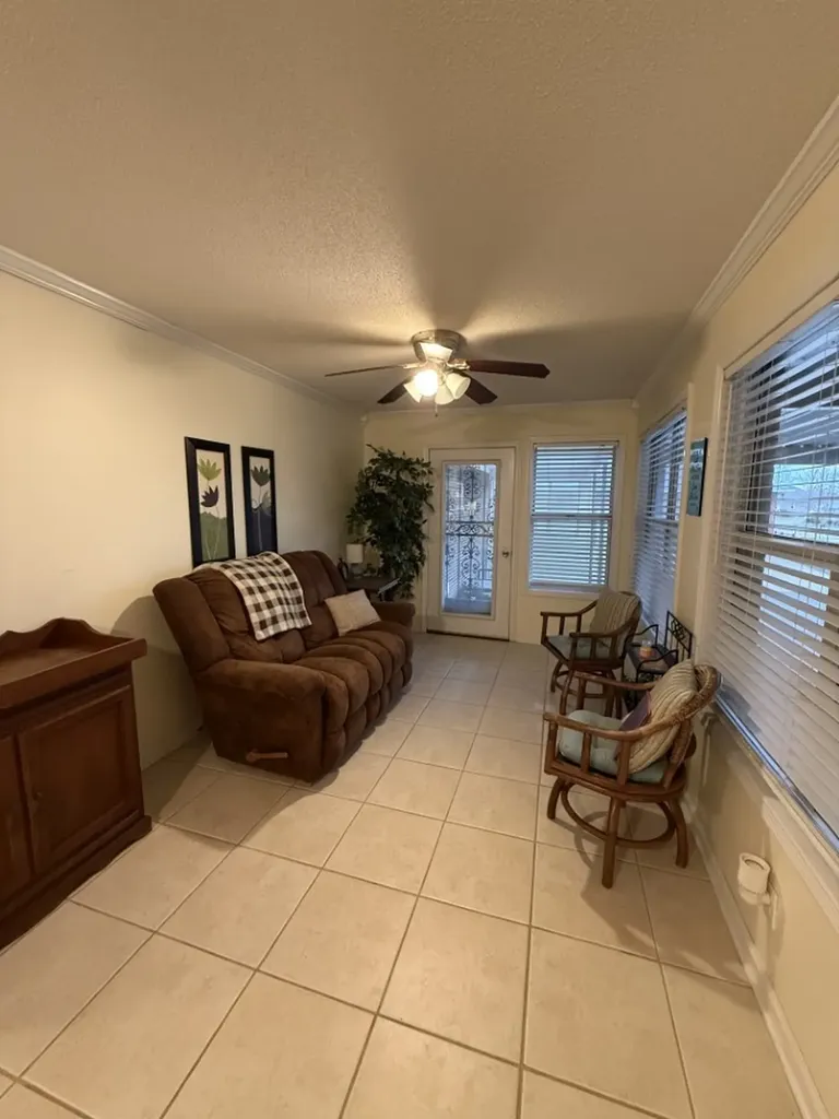 405 Robins St, E Lawrenceburg TN 38464