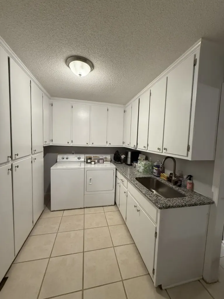 405 Robins St, E Lawrenceburg TN 38464