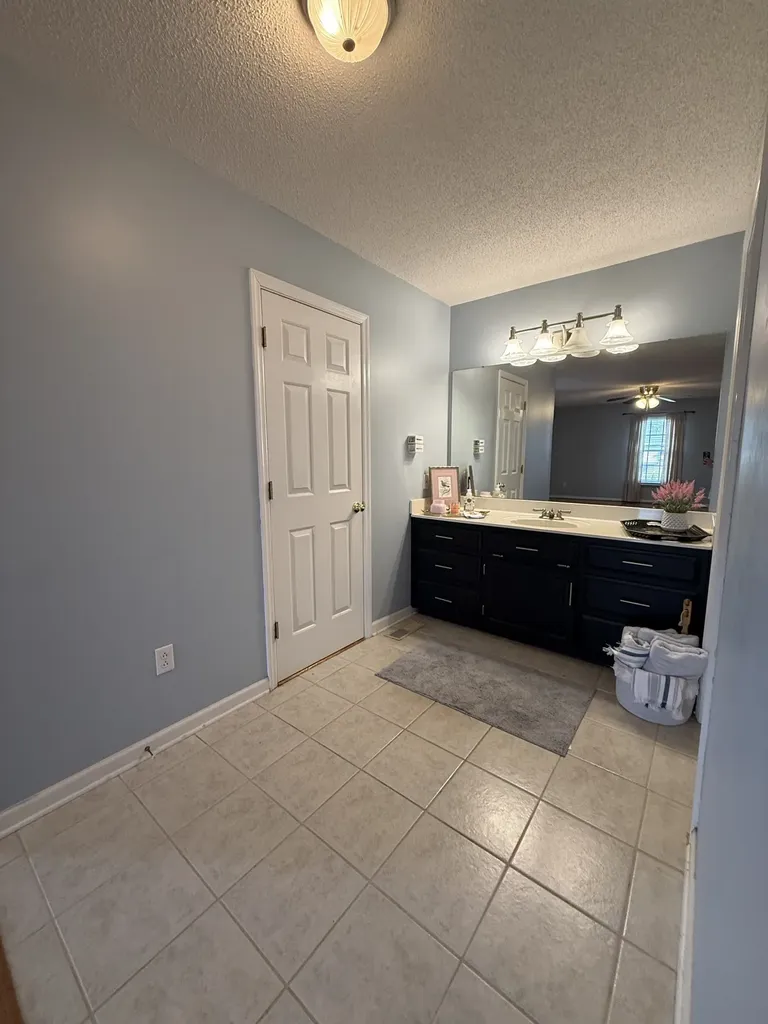 405 Robins St, E Lawrenceburg TN 38464