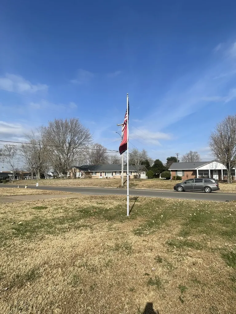405 Robins St, E Lawrenceburg TN 38464