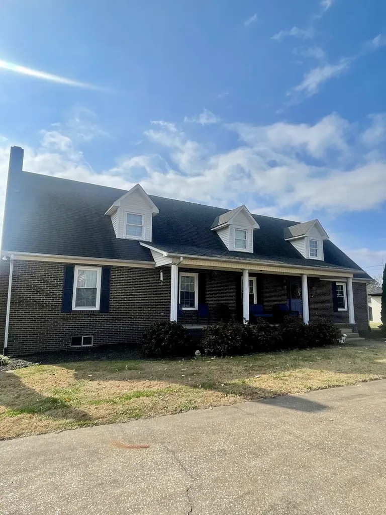 405 Robins St, E Lawrenceburg TN 38464