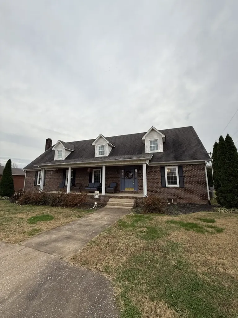 405 Robins St, E Lawrenceburg TN 38464