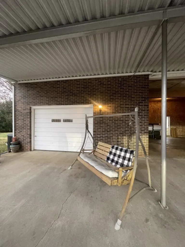 405 Robins St, E Lawrenceburg TN 38464