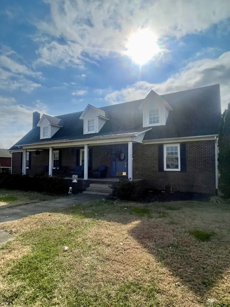 405 Robins St, E Lawrenceburg TN 38464