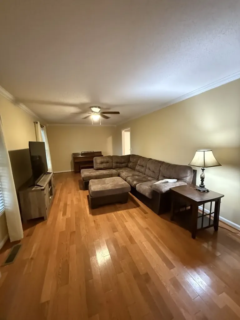 405 Robins St, E Lawrenceburg TN 38464