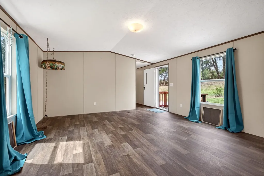 1237 Ridge Road Quebeck TN 38579