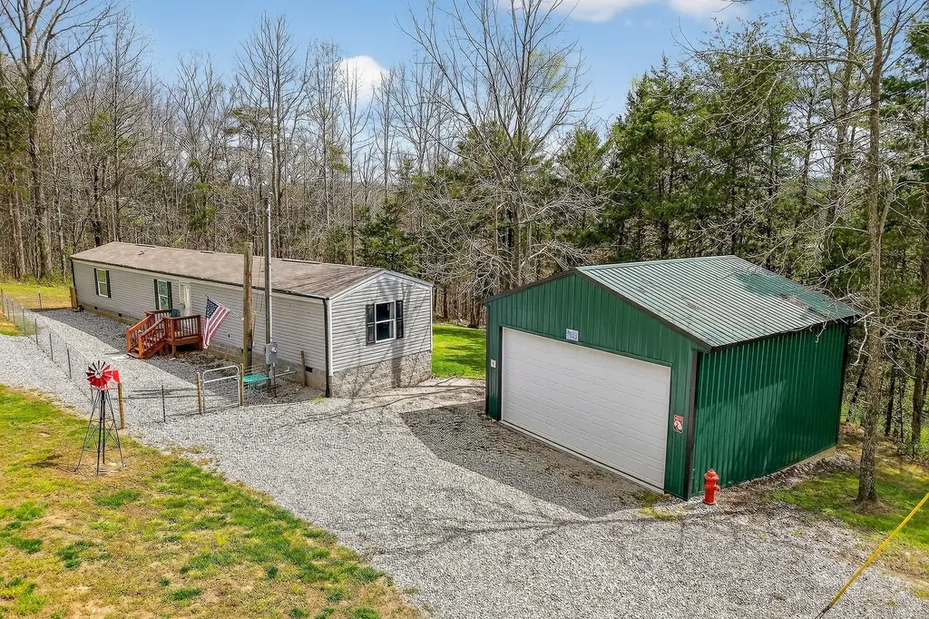 1237 Ridge Road Quebeck TN 38579