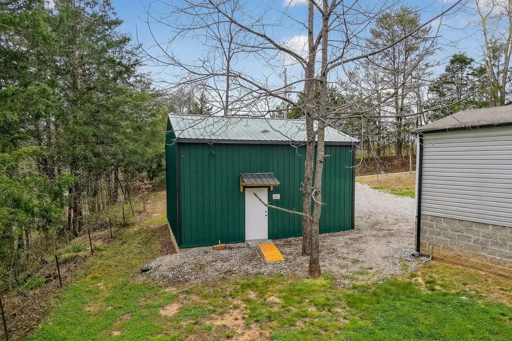 1237 Ridge Road Quebeck TN 38579