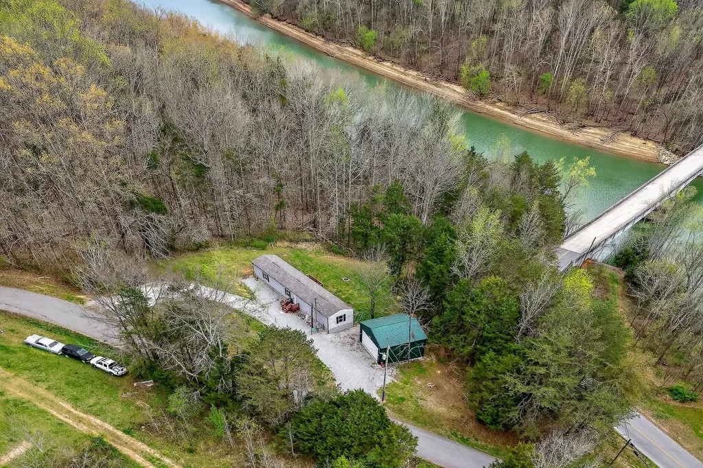 1237 Ridge Road Quebeck TN 38579