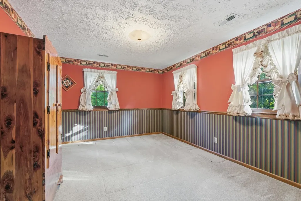 99 Hilltop Lane Byrdstown TN 38549