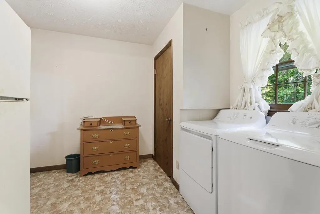 99 Hilltop Lane Byrdstown TN 38549