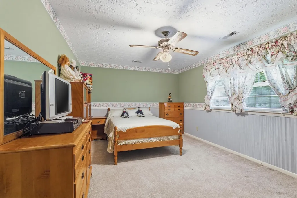 99 Hilltop Lane Byrdstown TN 38549