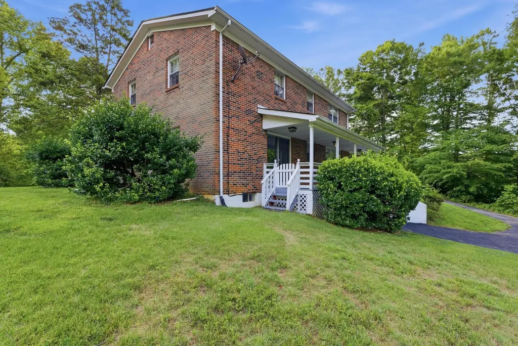 99 Hilltop Lane Byrdstown TN 38549