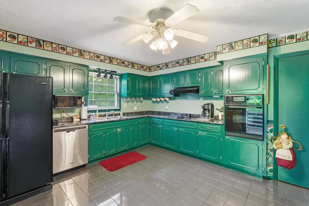 99 Hilltop Lane Byrdstown TN 38549
