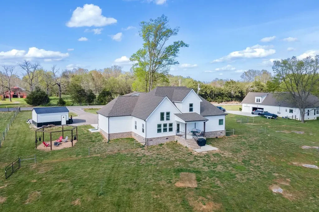 1331 Highway 64 W, W Shelbyville TN 37160