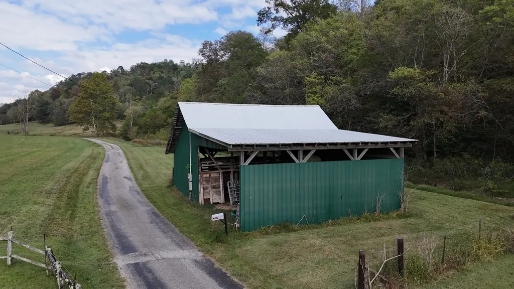 46 Carver Hollow Lane Pleasant Shade TN 37145