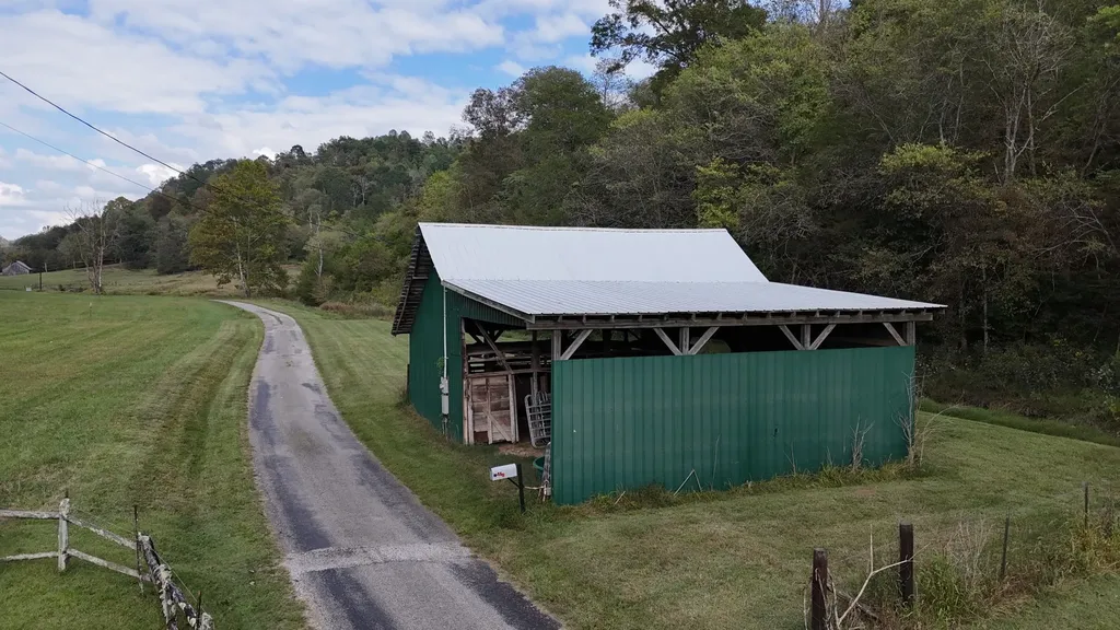 46 Carver Hollow Lane Pleasant Shade TN 37145