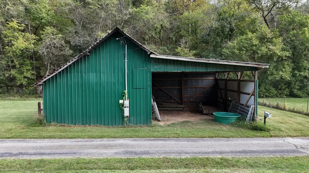 46 Carver Hollow Lane Pleasant Shade TN 37145