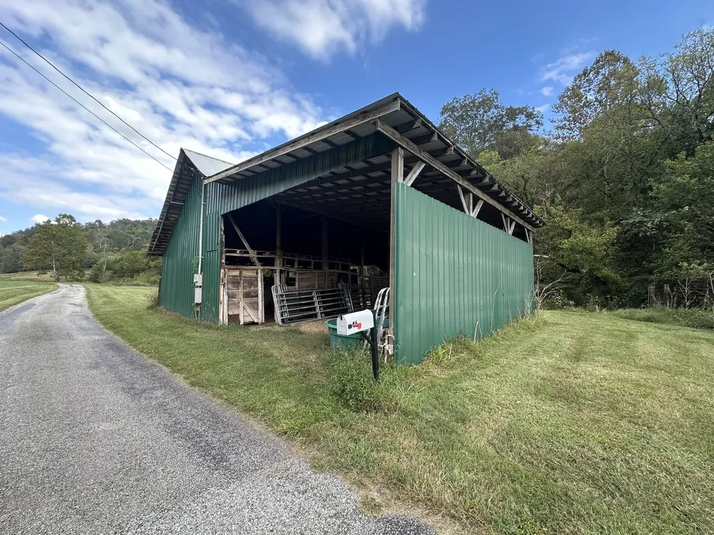 46 Carver Hollow Lane Pleasant Shade TN 37145